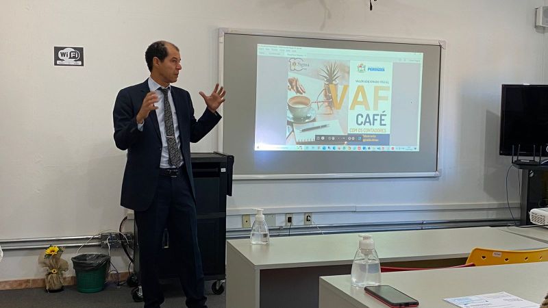 A Prefeitura Municipal realizou o “Primeiro café com o Contador”